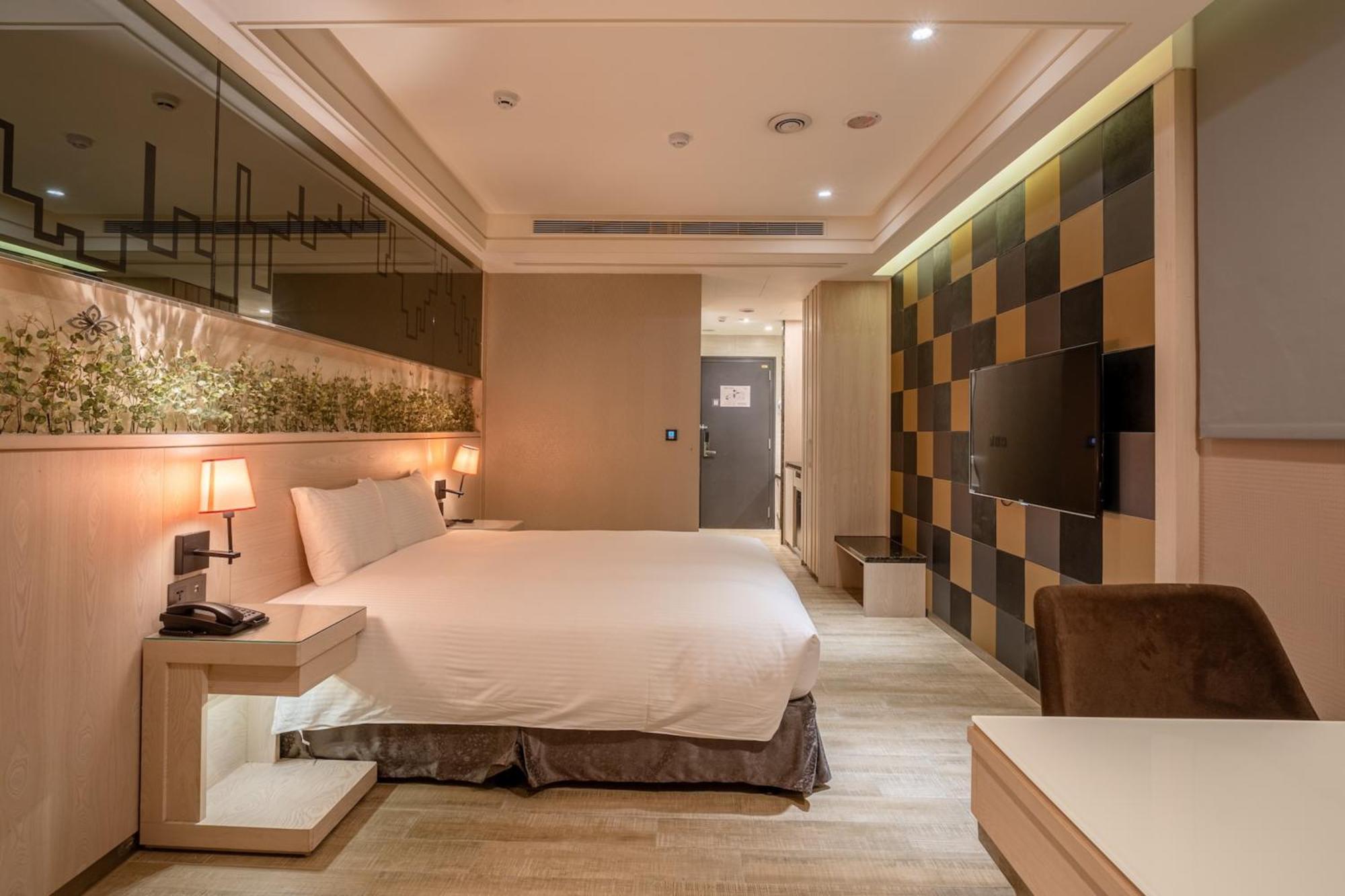 Guide Hotel Taichung Ziyou Exterior foto