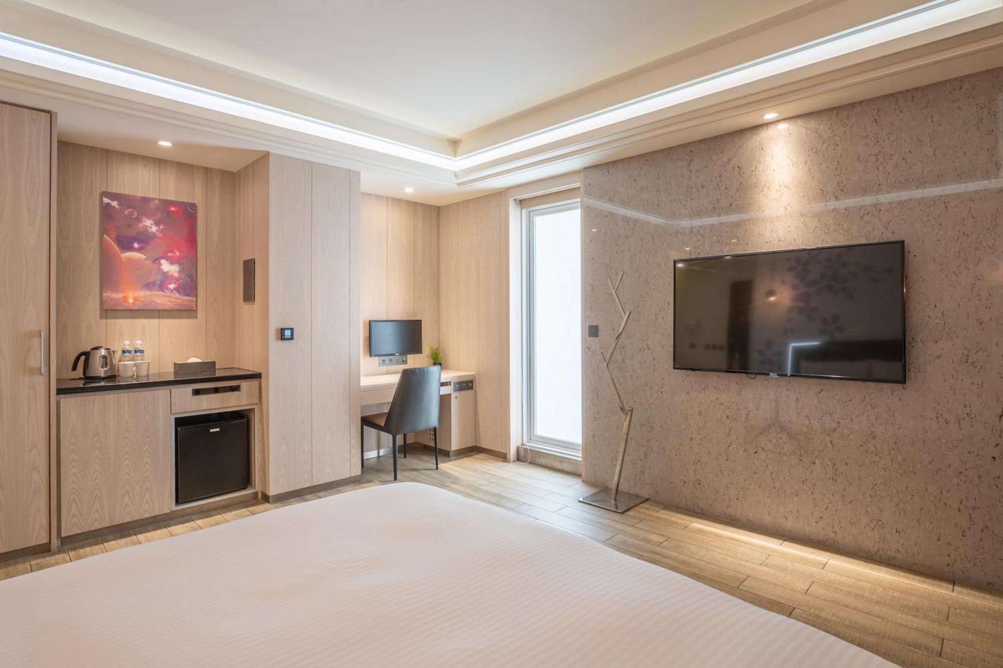Guide Hotel Taichung Ziyou Exterior foto