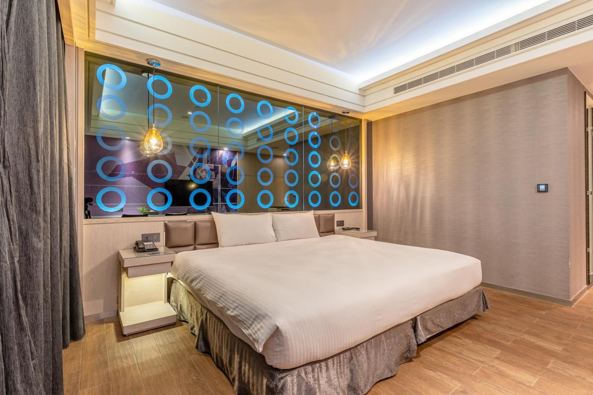 Guide Hotel Taichung Ziyou Exterior foto